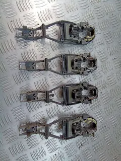 Скелет ручки наружной передней левой Volkswagen Passat, 2003 г.