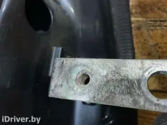 Петля двери передней левой Volkswagen Touareg, 2005 г.