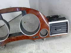 Накладка декоративная на торпедо Audi A8, 2007 г.