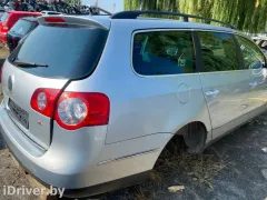 Петля двери задней правой Volkswagen Passat, 2005 г.