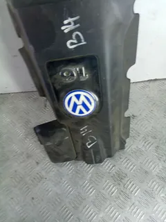 Декоративная крышка двигателя Volkswagen Passat, 2001 г.