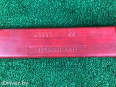 Знак аварийной остановки Audi A8, 2004 г.