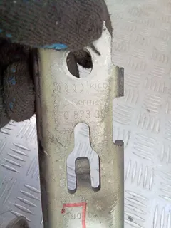 Петля капота левая Audi A6, 2006 г.