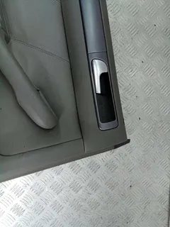 Обшивка двери задней левой (дверная карта) Audi A6, 2004 г.