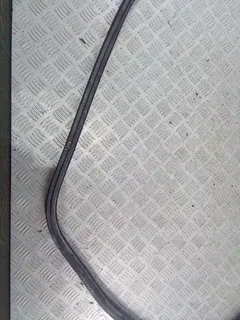 Уплотнитель двери задней правой Volkswagen Passat, 2002 г.