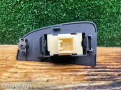 Кнопка стеклоподъемника переднего правого Toyota Avensis, 2005 г.