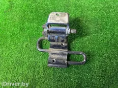 Петля двери задней правой Volkswagen Passat, 1998 г.