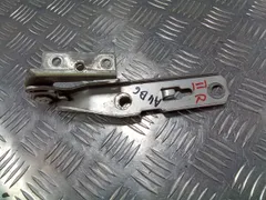 Петля капота правая Audi A4, 2003 г.