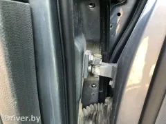 Петля двери задней левой Volkswagen Golf, 2005 г.