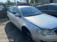 Петля двери передней правой Volkswagen Passat, 2005 г.