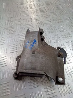 Кронштейн двигателя Audi A4, 2010 г.