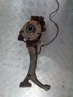 Кулак поворотный правый Audi A4, 1997 г.
