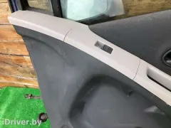Обшивка двери передней правой (дверная карта) Toyota Yaris, 2006 г.