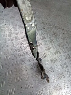 Петля капота левая Volkswagen Passat, 2011 г.
