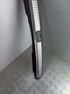 Накладка внутренняя на заднюю панель кузова Audi A4, 2002 г.