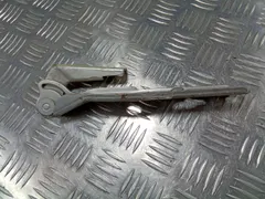 Петля капота правая Audi A4, 2003 г.