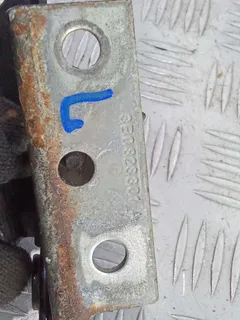 Петля капота левая Volkswagen Passat, 2001 г.