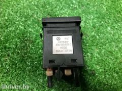Кнопка подогрева заднего стекла Volkswagen Passat, 2002 г.