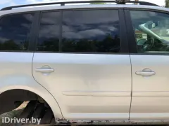 Петля двери задней правой Volkswagen Touran, 2006 г.