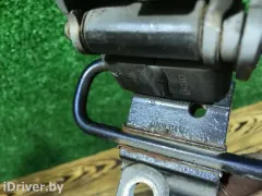 Петля двери передней правой Volkswagen Passat, 2000 г.