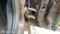 Петля двери передней правой Audi A4, 1999 г.