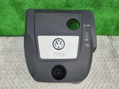 Декоративная крышка двигателя Volkswagen Golf, 2004 г.