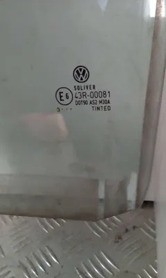 Стекло двери задней левой Volkswagen Passat, 2003 г.
