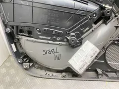 Обшивка двери передней правой (дверная карта) Audi A4, 2009 г.