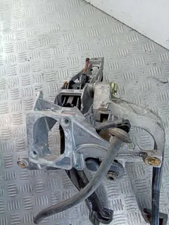 Узел педальный (блок педалей) Volkswagen Passat, 1999 г.