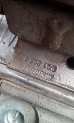 Петля двери задней правой Volkswagen Passat, 2012 г.