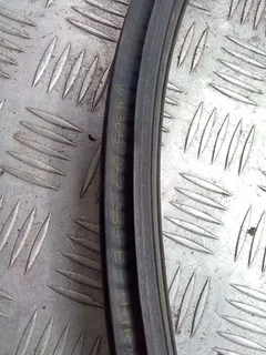 Уплотнитель двери задней правой Volkswagen Passat, 1999 г.
