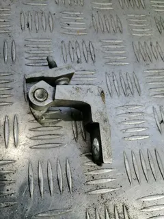Петля двери передней левой Audi A4, 2002 г.