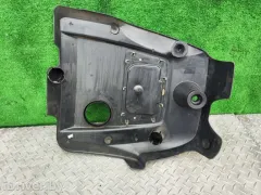 Декоративная крышка двигателя Volkswagen Golf, 2004 г.