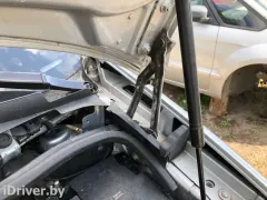 Петля капота Volkswagen Touran, 2006 г.