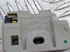 Крючок для одежды Audi A6, 2004 г.