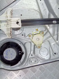 Стеклоподъемник электрический задний правый Volkswagen Passat, 2003 г.