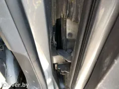 Петля двери задней правой Volkswagen Golf, 2005 г.