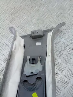 Обшивка стойки задней правой Volkswagen Touareg, 2008 г.