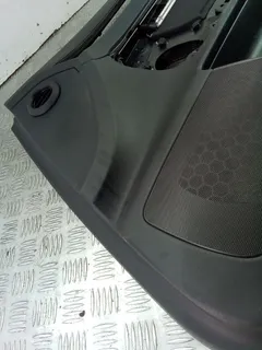 Обшивка двери передней правой (дверная карта) Audi A6, 2005 г.