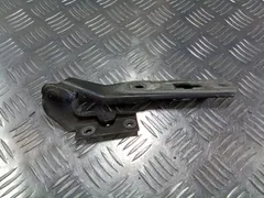 Петля капота правая Audi A4, 2003 г.