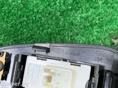 Кнопка стеклоподъемника заднего правого Toyota Avensis, 2005 г.