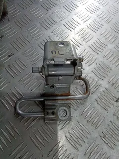 Петля двери передней левой Audi A8, 2007 г.