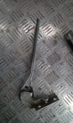 Петля капота Volkswagen Passat, 2004 г.