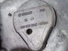 Отбойник капота (демпфер) Volkswagen Passat, 2001 г.