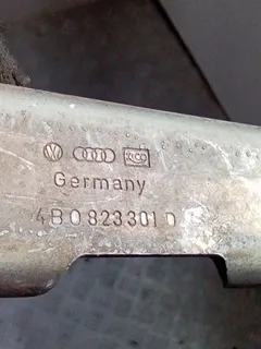 Петля капота левая Audi A6 allroad, 2001 г.