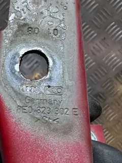 Петля капота правая Audi A4, 2007 г.