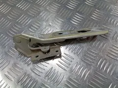 Петля капота правая Audi A4, 2003 г.