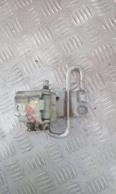 Петля двери передней правой Volkswagen Passat, 2002 г.