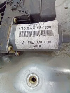 Стеклоподъемник электрический задний левый Volkswagen Passat, 1999 г.