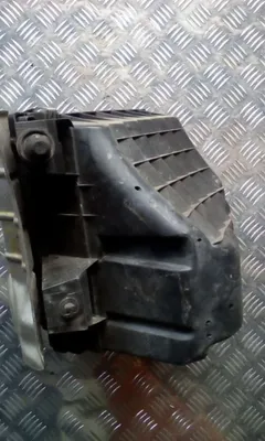 Корпус воздушного фильтра Volkswagen Passat, 1999 г.